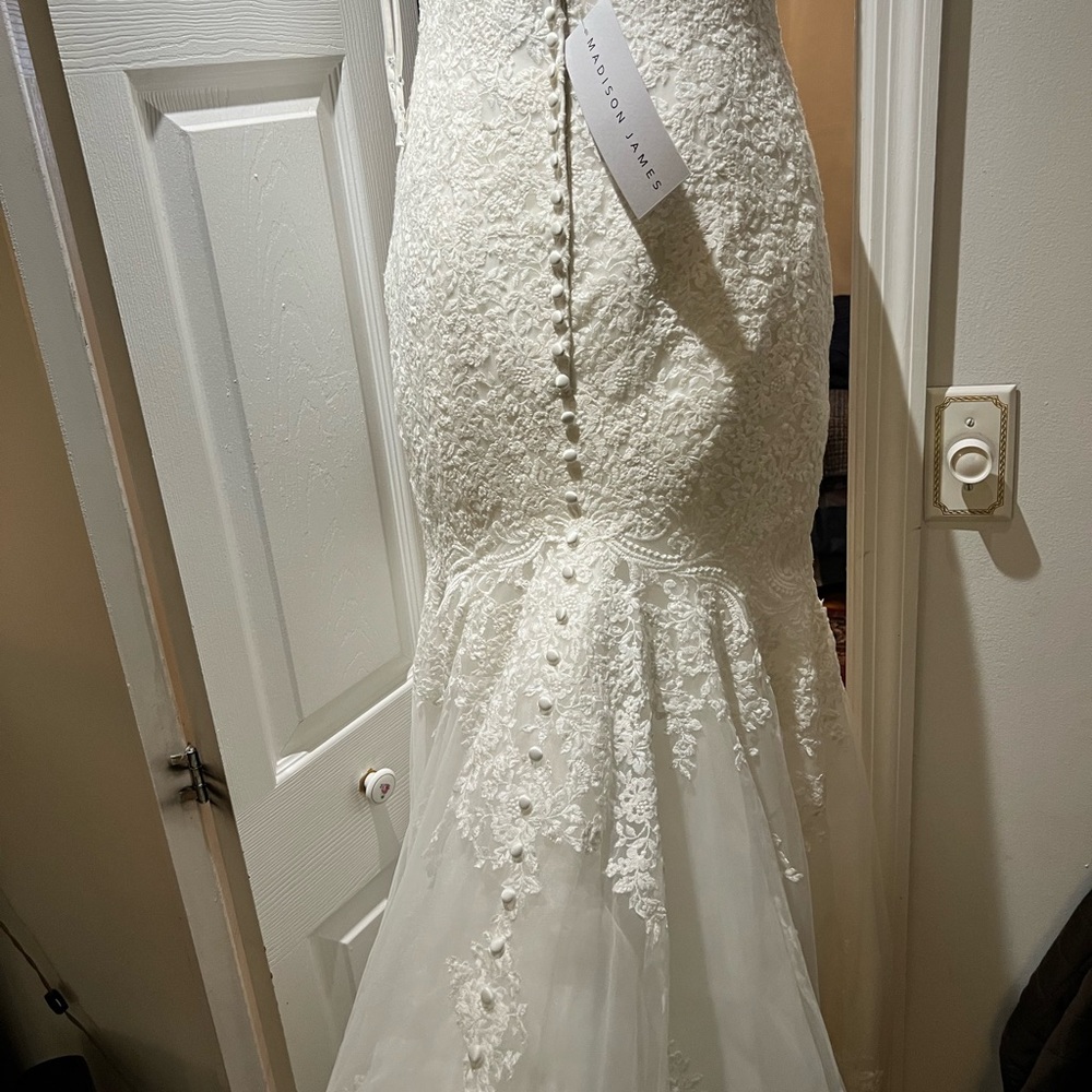 BRAND NEW unaltered Madison James bridal gown- Kleinfeld’s purchased MJ215 - Picture 7 of 9